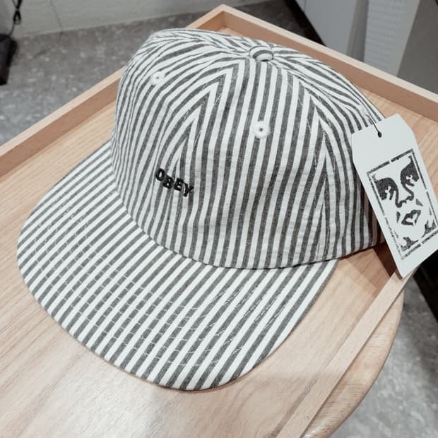 💥(새상품) 오베이 핀스트라이프 스냅백 