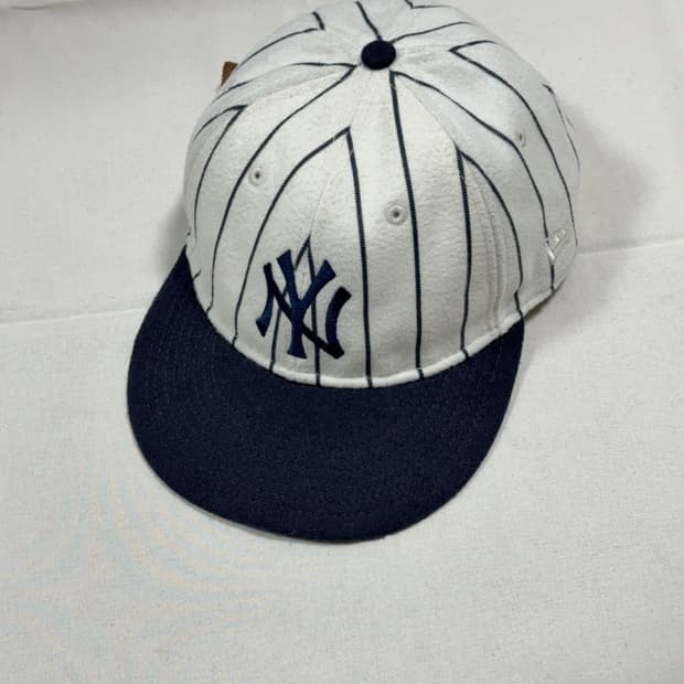 에메레온도르 스트라이프 울 볼캡 뉴욕 양키스