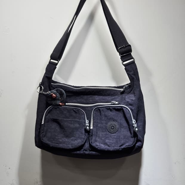 키플링(KIPLING) 네이비 투포켓 크로스백 