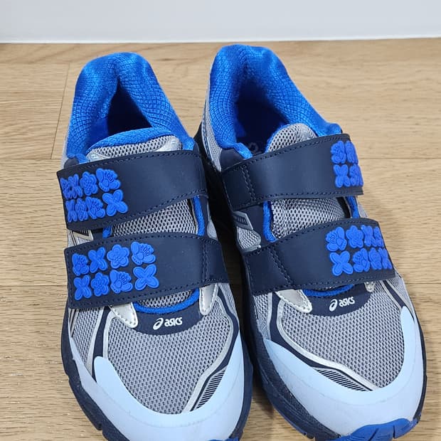 아식스 x 세실리에 반센 퓨어 실버 미드나잇
