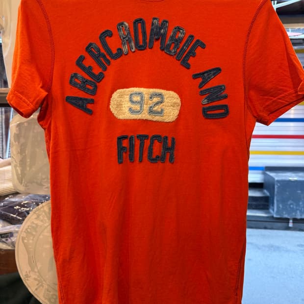 아베크롬비 오렌지 반팔 티셔츠