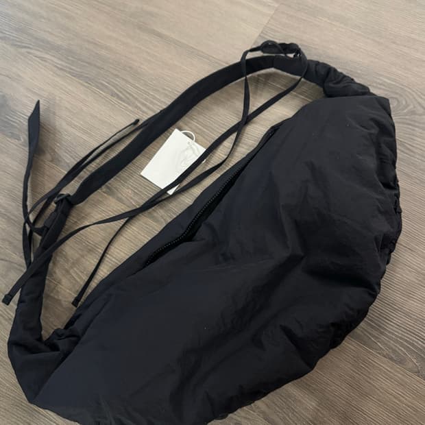 COS 코스 캐노피 미니 크로스백 블랙