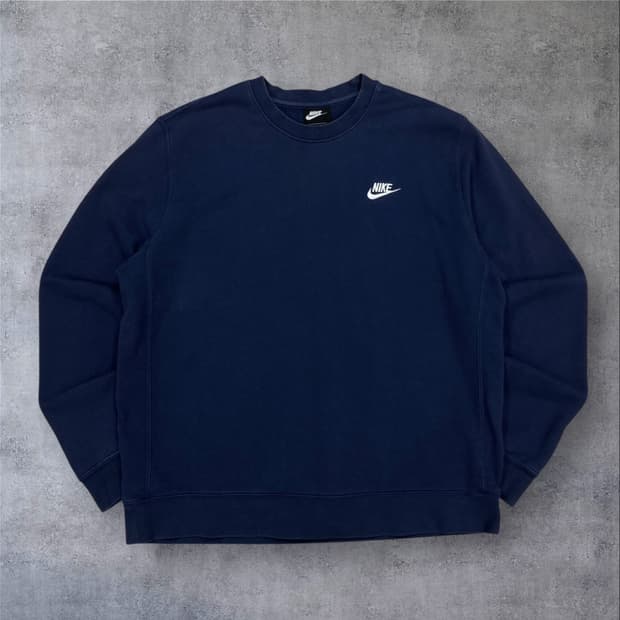 나이키 네이비 컬러 퓨추라 스몰 로고 맨투맨