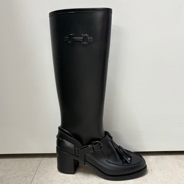 페라가모 러버 부츠 36