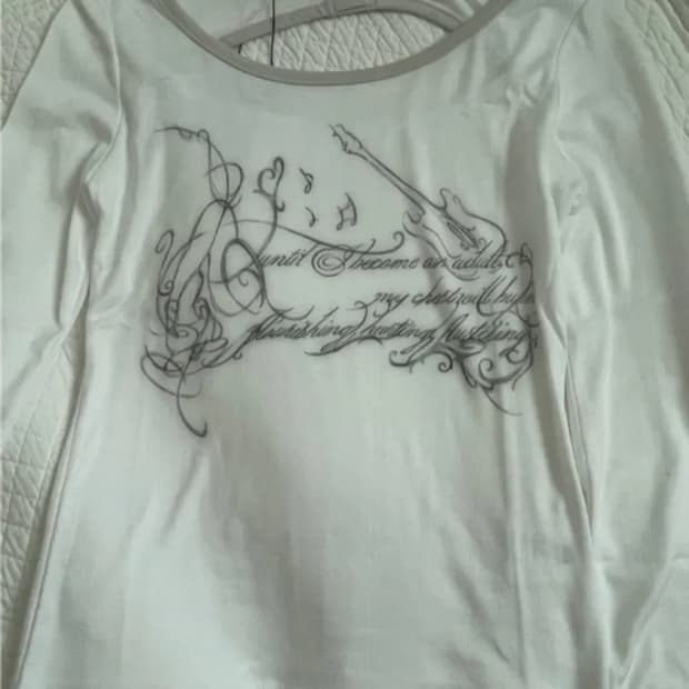 허그유어스킨 슬릿 버튼 프린트 탑