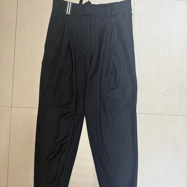 마리나이 23ss 핀 스트라이프 오리가미 팬츠