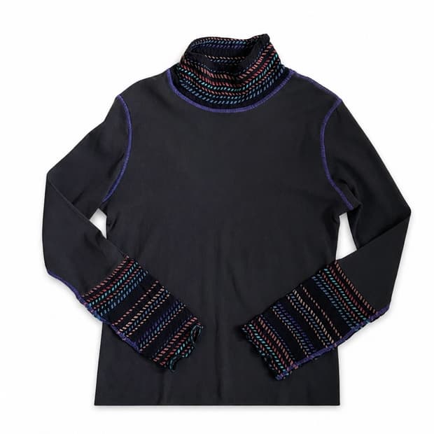     스티치 디테일 터틀넥 탑