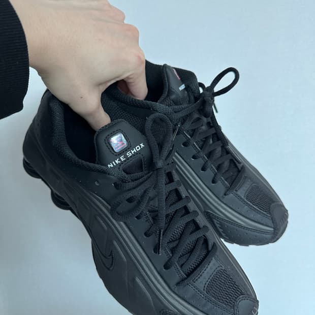 나이키 샥스 r4 트리플 블랙 노박스 HQ1988-001