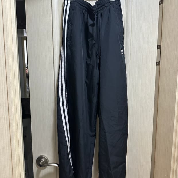 아디다스 아딜레늄 시즌3 오버사이즈 트랙 팬츠 블랙