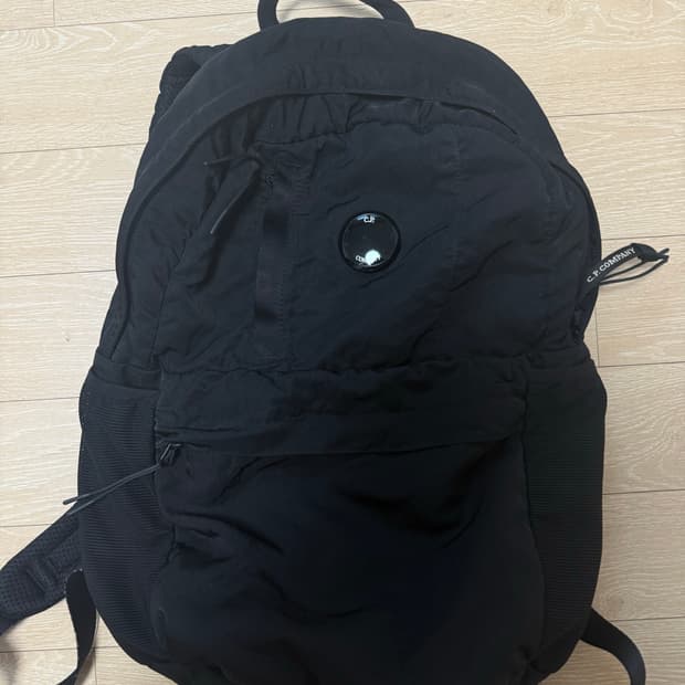 cp컴퍼니 나일론 b 렌즈 백팩 블랙