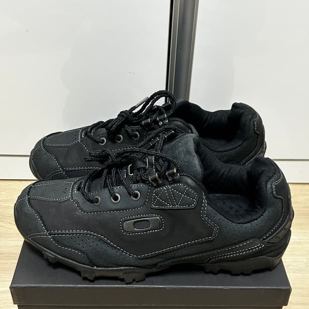 오클리 트레킹 스니커즈 (270)