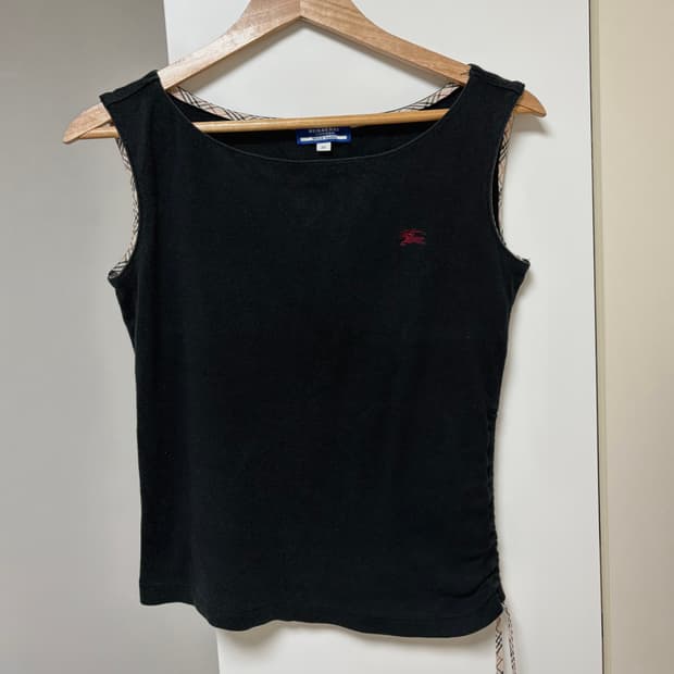 버버리 블루라벨 슬리브리스 나시 탑 (38)