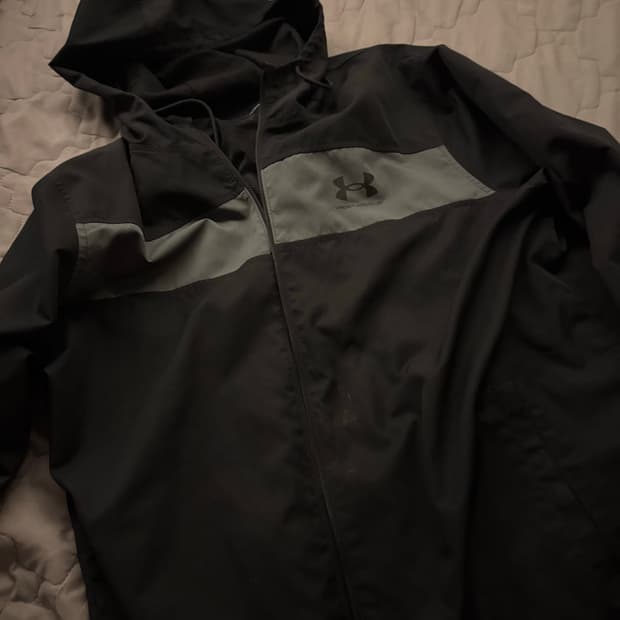 언더아머 바람막이 