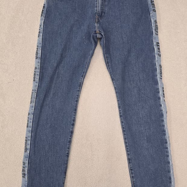 리바이스 프리미엄 하이볼 사이드패치
데님팬츠.   싸이즈 32