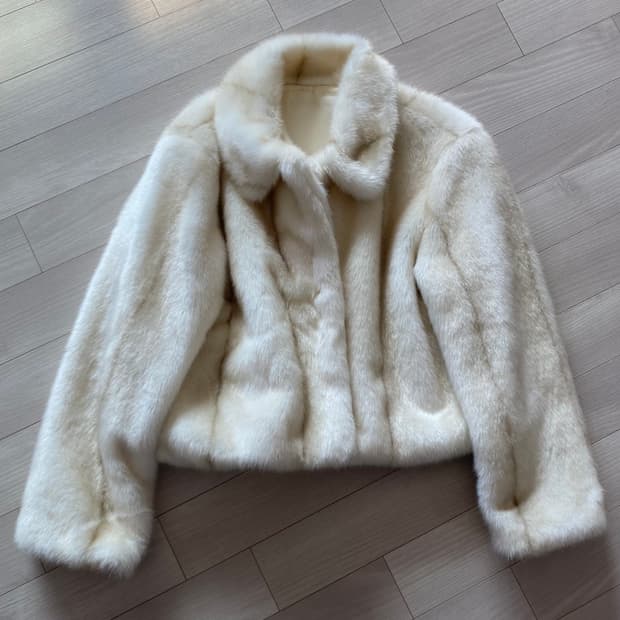 화이트 크롭 퍼자켓