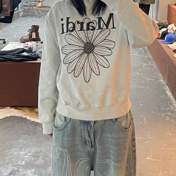 마르디메크르디 시그니처 로고 맨투맨 H1687