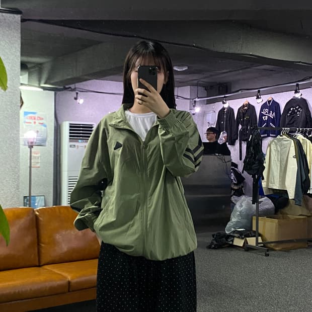 아디다스 아킵먼트 카키 바람막이 B2700