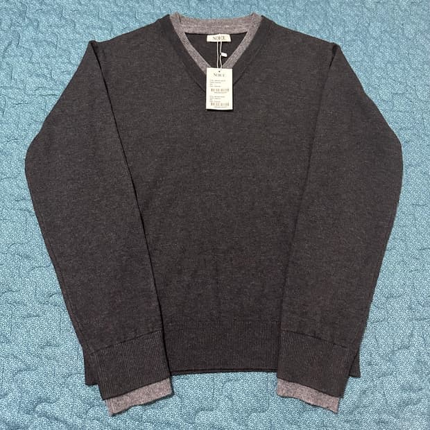 [L] 노이스 레이어드 브이넥 메리노 니트