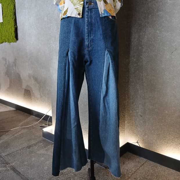 [77circa] 투톤 핀턱 플레어핏 리워크 데님