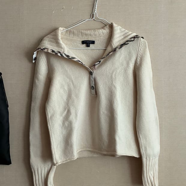 버버리 버튼 집업 니트 스웨터