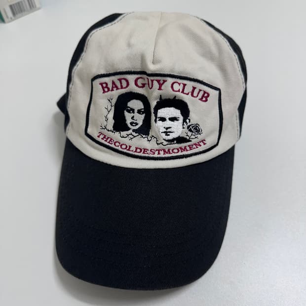 더콜디스트모먼트 모자