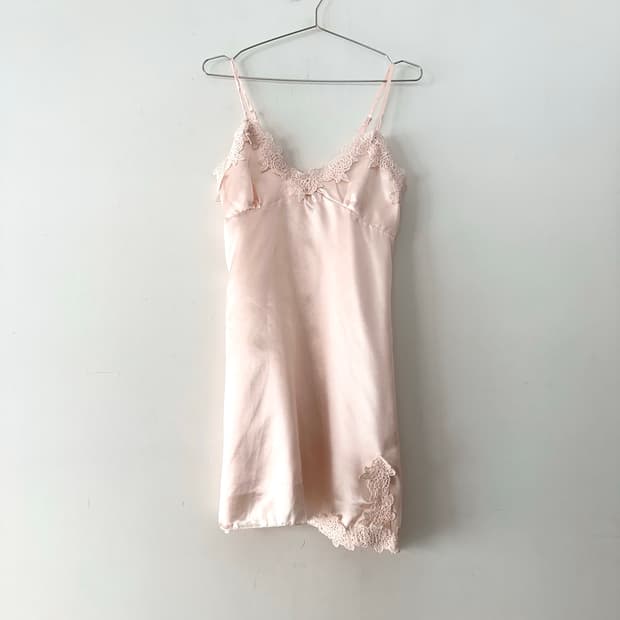 Slip lace trimming ops/ baby pink