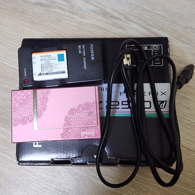 후지필름 파인픽스  z250fd 빈티지 디카 카메라 캠코더 판매합니다