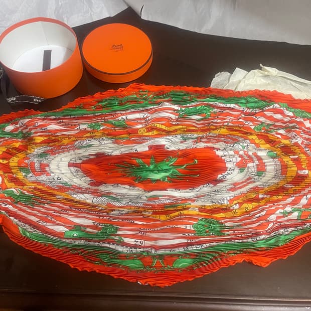  에르메스 플리츠 실크 스카프