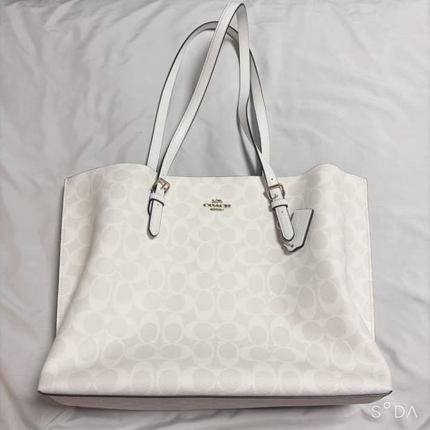 코치 화이트 시그니처 숄더백