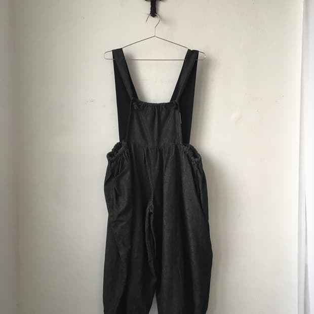 Balloon fit suspender pants
