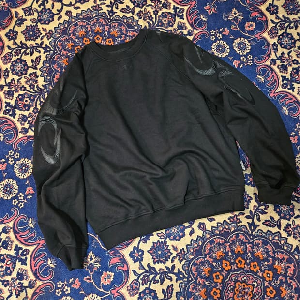 (미사용)아조바이아조 라글란 오버핏 숄더 블럭자수 맨투맨 Free