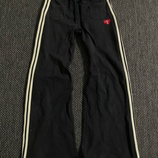 [adidas] Black wide-leg spell-out sweatp