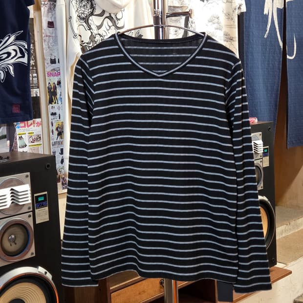 JPN 그레이 스트라이프 브이넥 슬림핏 롱슬리브