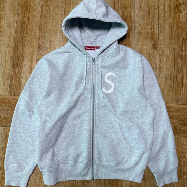 슈프림 S 로고 집업 후드 스웨트셔츠 애쉬 그레이 (24FW)