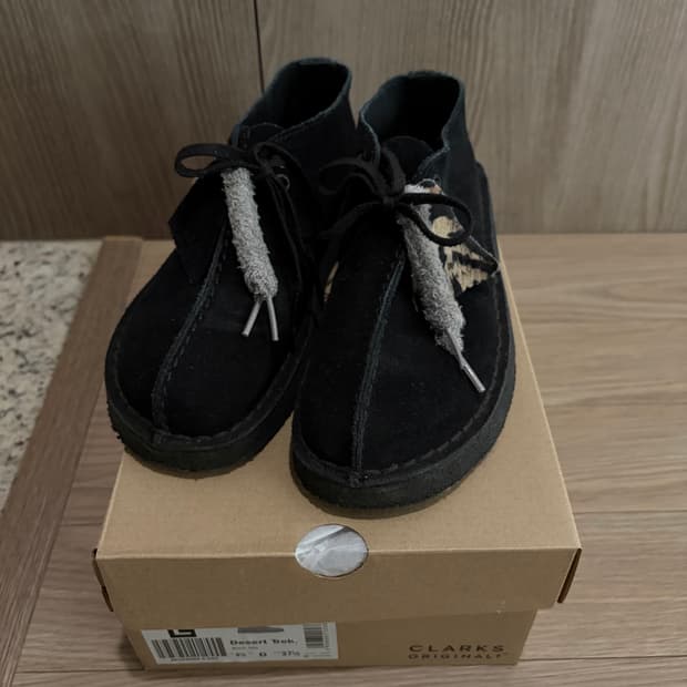 클락스 데저트트랙 블랙 스웨이드 37.5