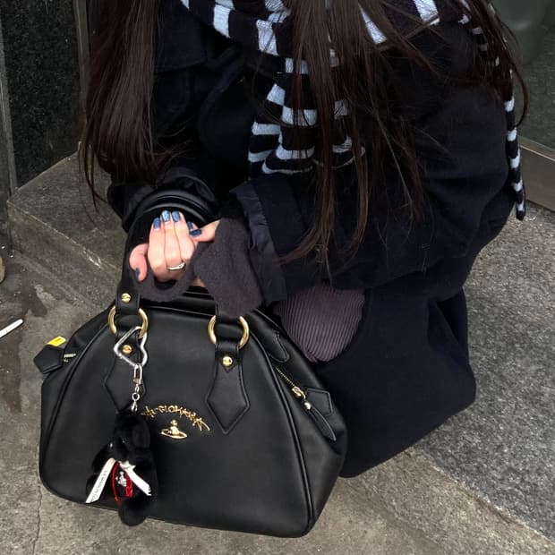 비비안웨스트우드 블랙 금장 토트백