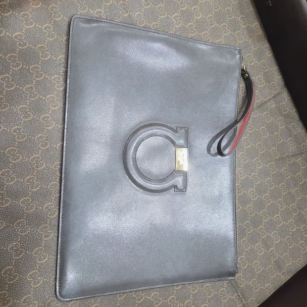 페라가모 간치니 클러치