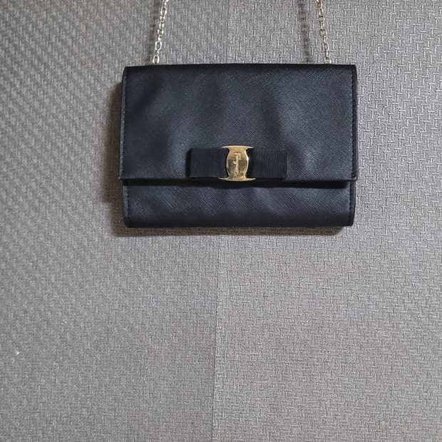 페레가모 바라 리본 크로스백