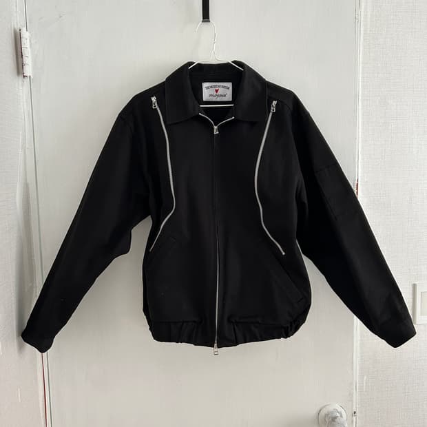 더뮤지엄비지터 존버거맨 자켓