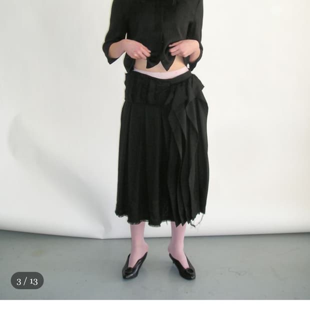 eonts 2025 Offbeat pleats skirt -black 