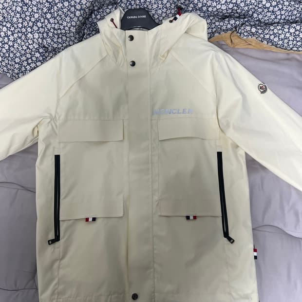 몽클레르(몽클레어) 크림색 후드 재킷 (정품 / 새상품급)