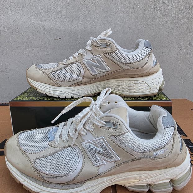 뉴발란스 2002R 화이트 아이보리 240 (M2002RAA)