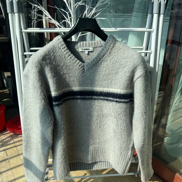 라벨아카이브 OLLI 스트라이프 브이넥 니트 1