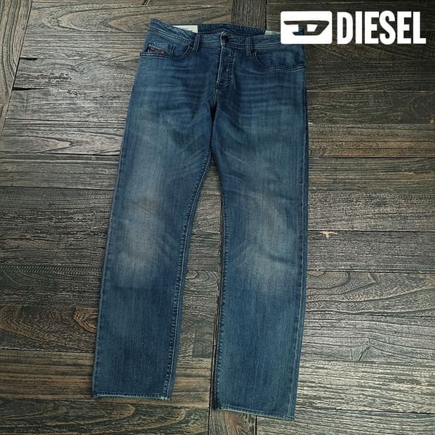 [디젤] 빈티지 버스터 테이퍼드 데님 팬츠 청바지 P01590