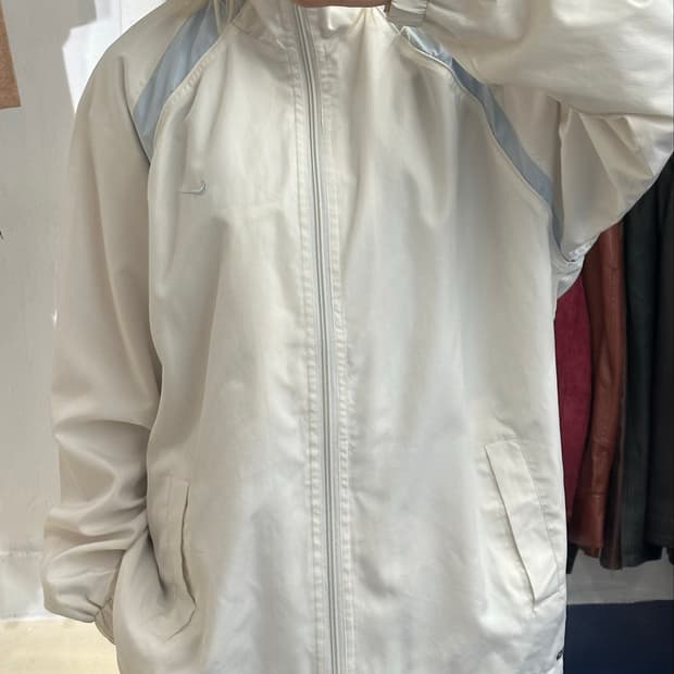 NIKE 나이키 포카리 화이트 바람막이