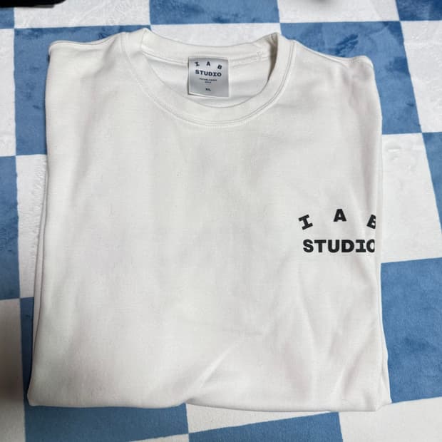 IAB 스튜디오 흰색 티셔츠 XL 사이즈 급처