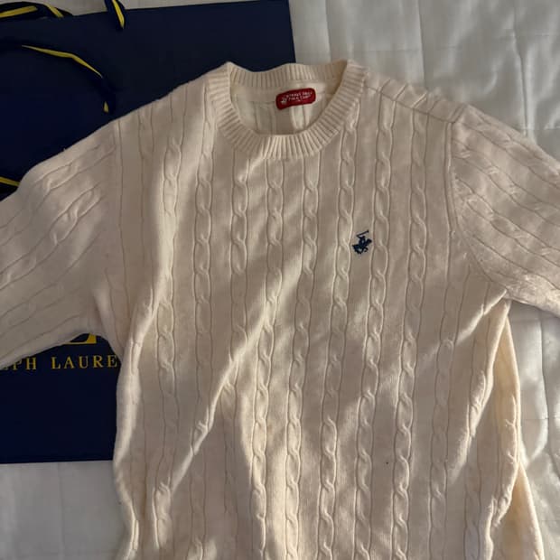 폴로 흰색 꽈베기 니트