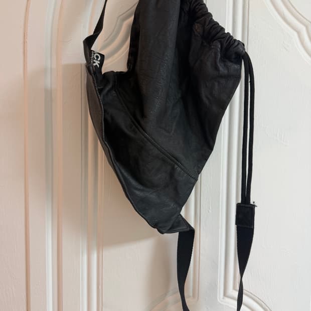 꼼데가르송 블랙 가죽백