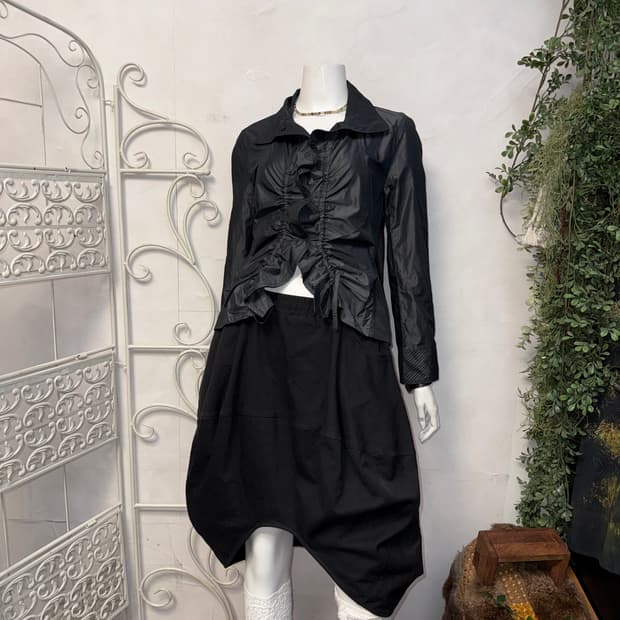Charcoal glossy shirring button jacket