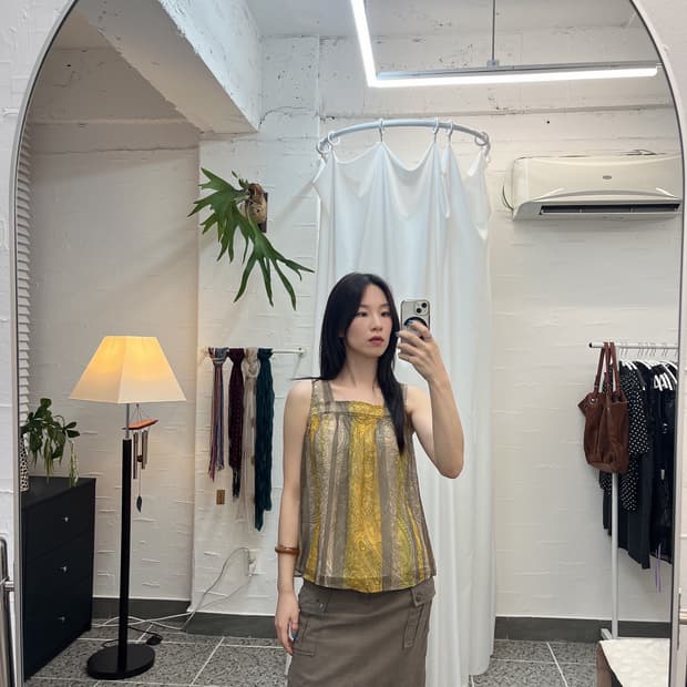 스퀘어 넥 버튼 슬리브리스